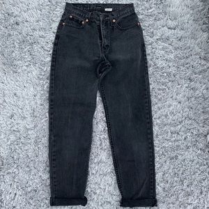 Black loose-fitting jeans